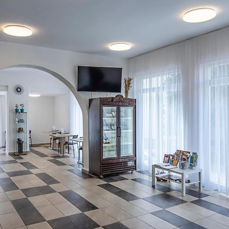 Hotel Bacchus Keszthely Bagian luar foto