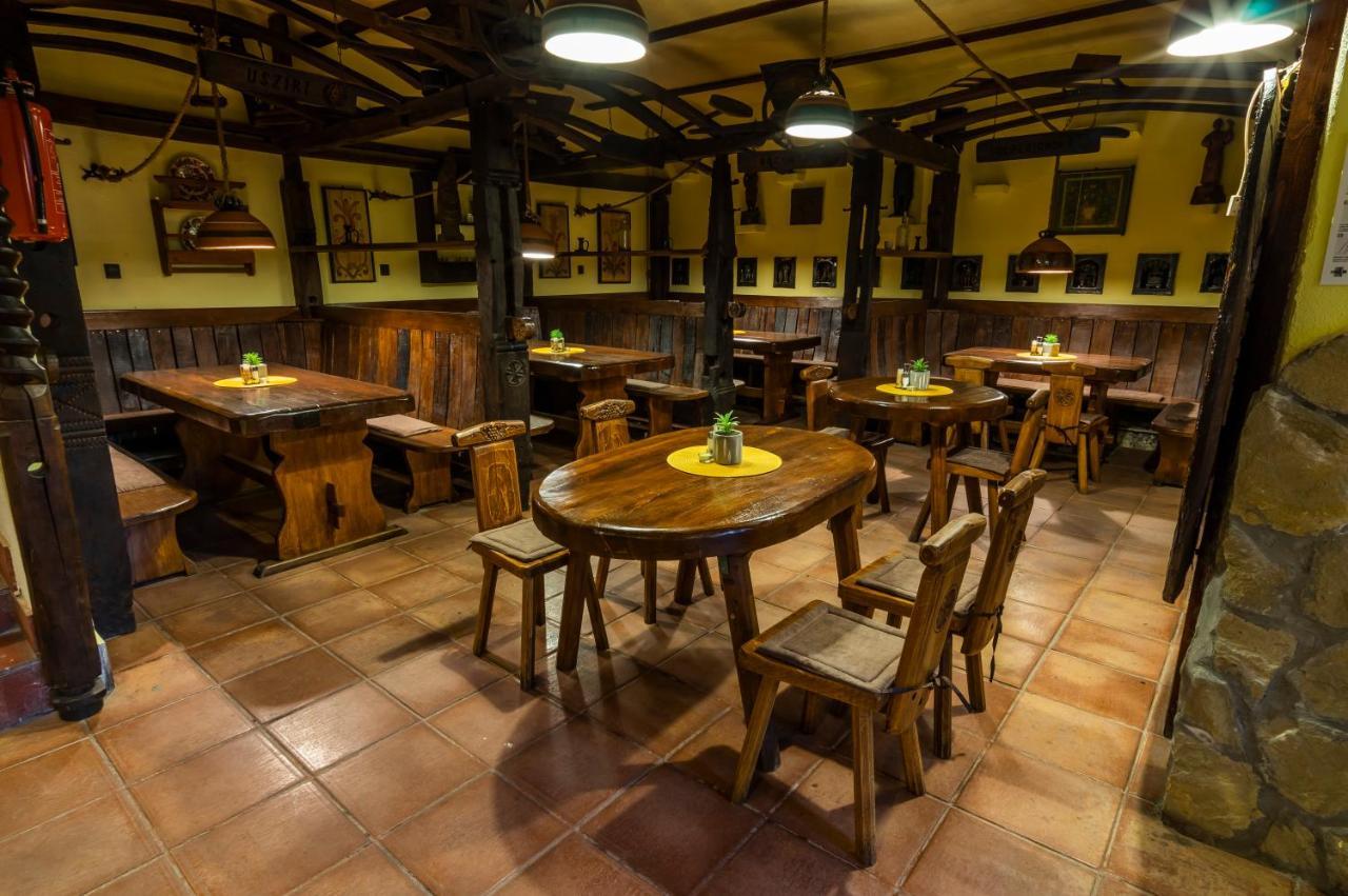 Hotel Bacchus Keszthely Bagian luar foto