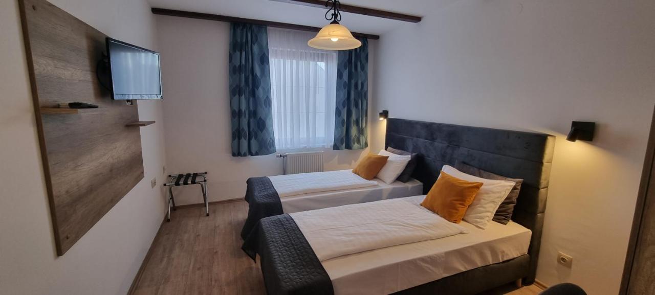 Hotel Bacchus Keszthely Bagian luar foto