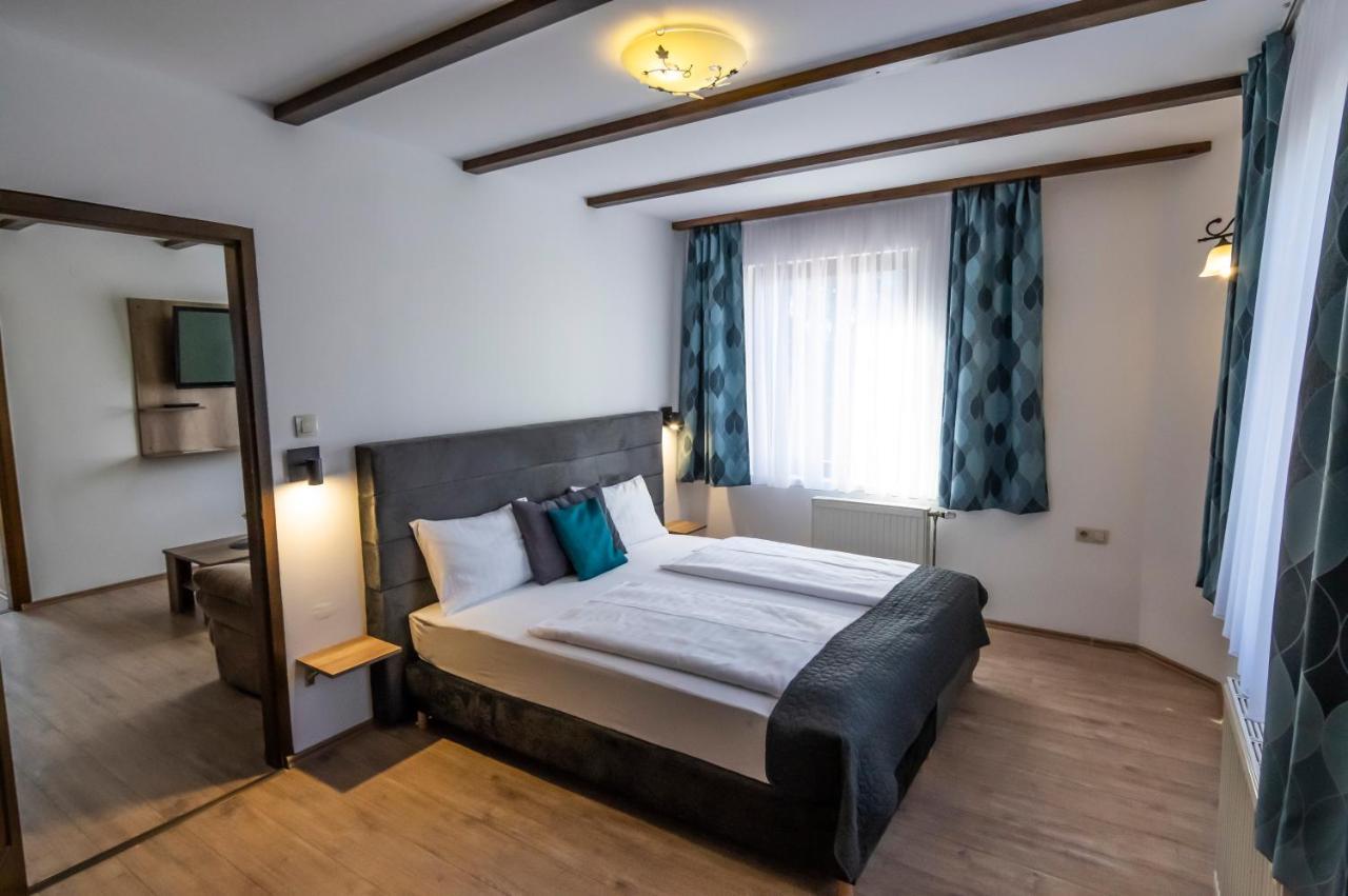 Hotel Bacchus Keszthely Bagian luar foto