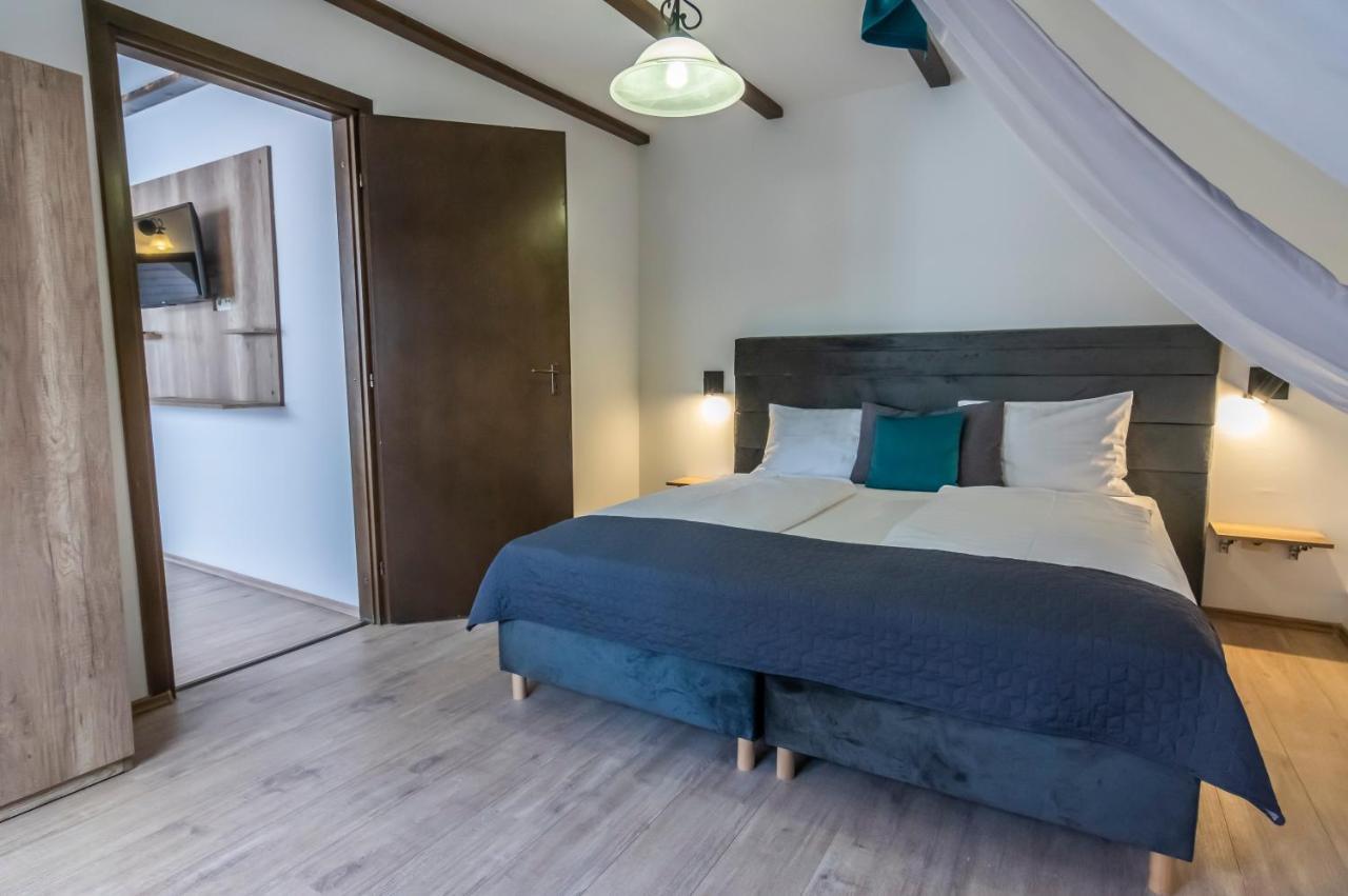 Hotel Bacchus Keszthely Bagian luar foto