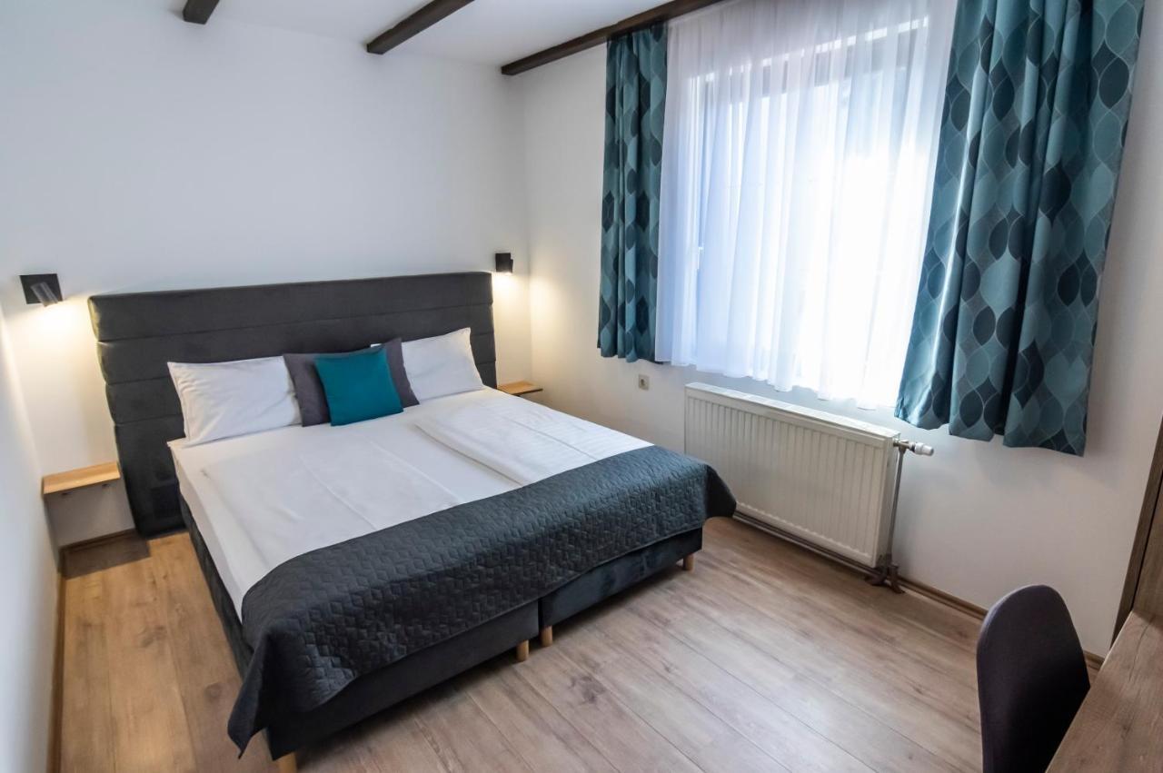 Hotel Bacchus Keszthely Bagian luar foto